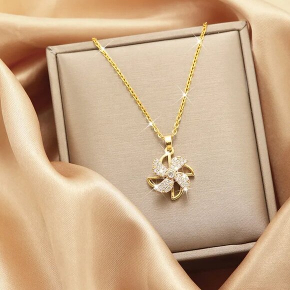 Cubic Zirconia Pinwheel Pendant Gold Plated Necklace NEW - Picture 1 of 3